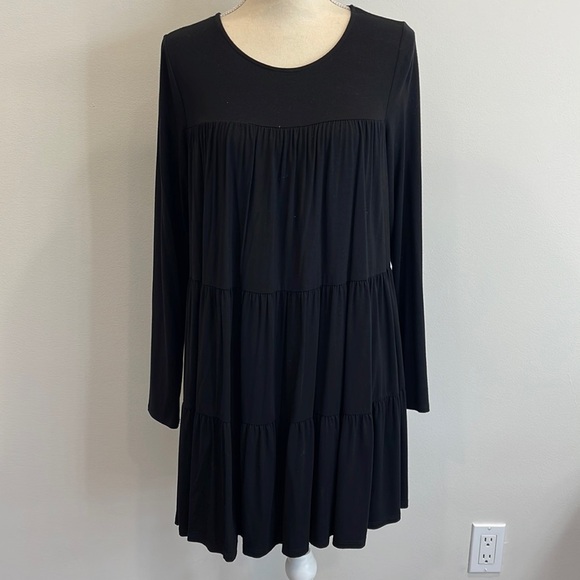 Jolie Flowy Black Long Sleeve Dress - Picture 1 of 7